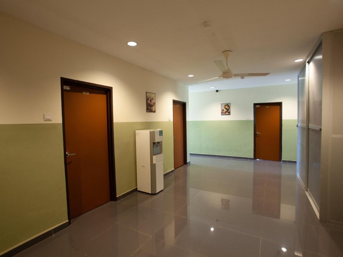 Oyo 89487 Space Hotel Kluang Exterior photo