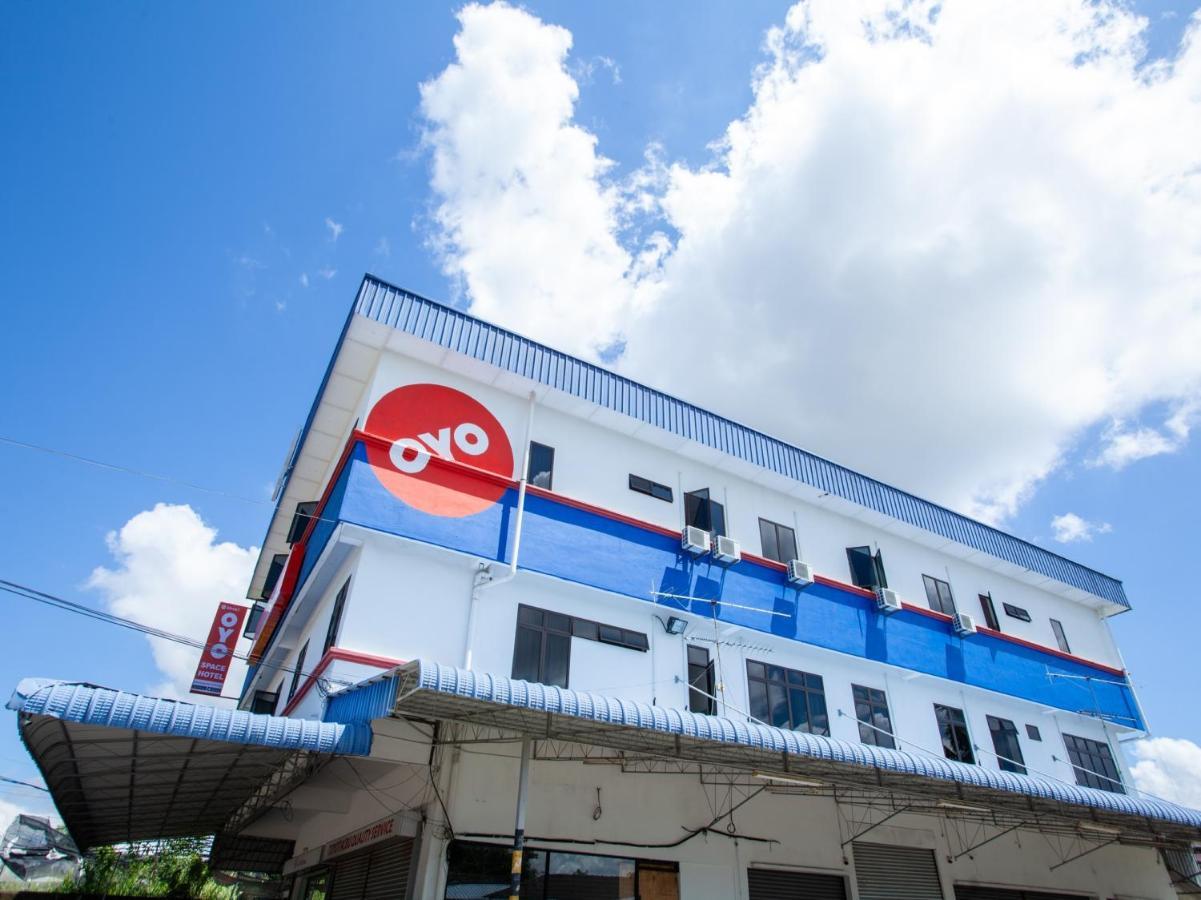 Oyo 89487 Space Hotel Kluang Exterior photo